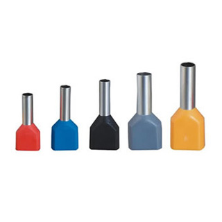 Two pre-insulated pipe-shaped end