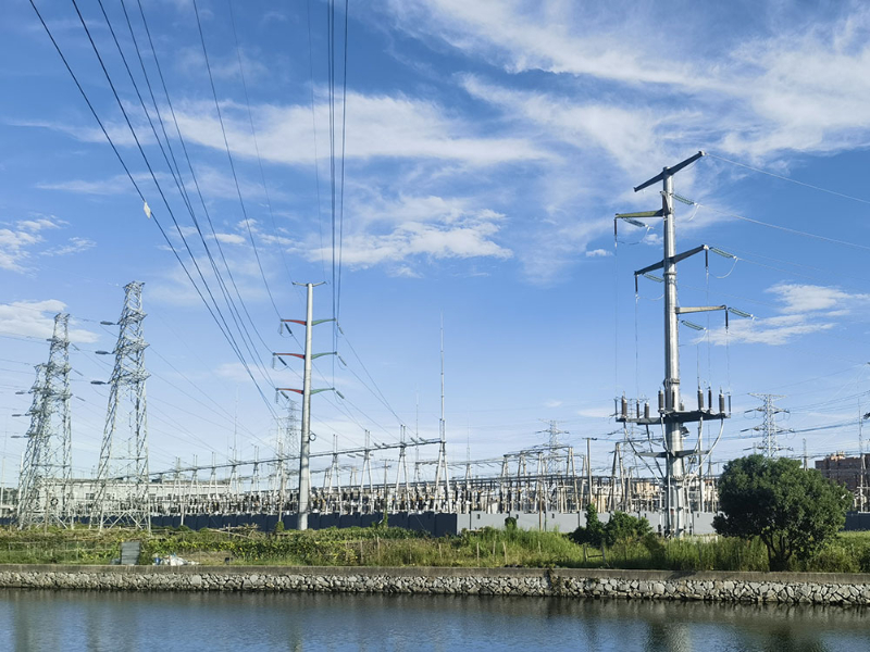 What rules should be followed when selecting the section of power cable?